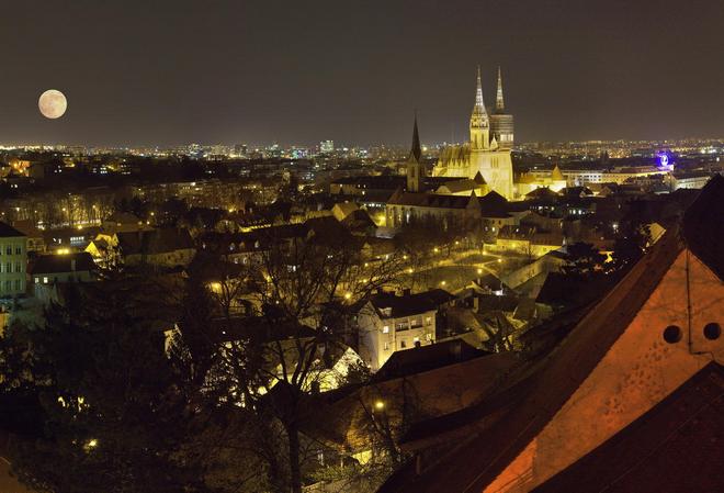 Zagreb Night cr