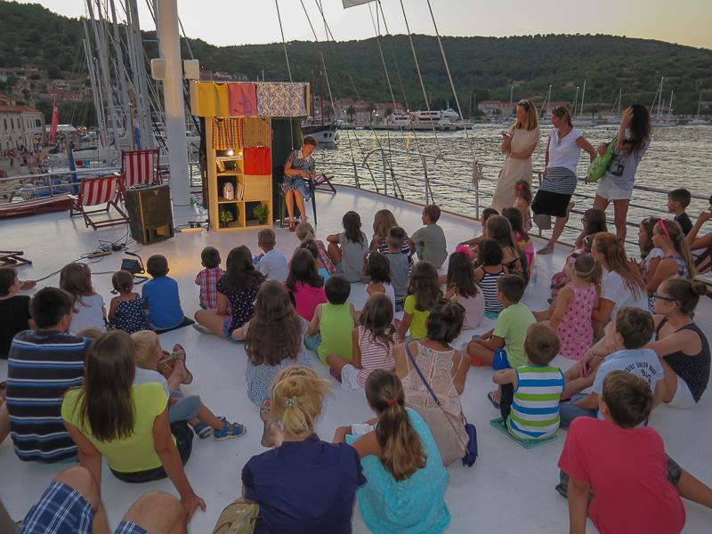 Predstava za djecu na Brodu
