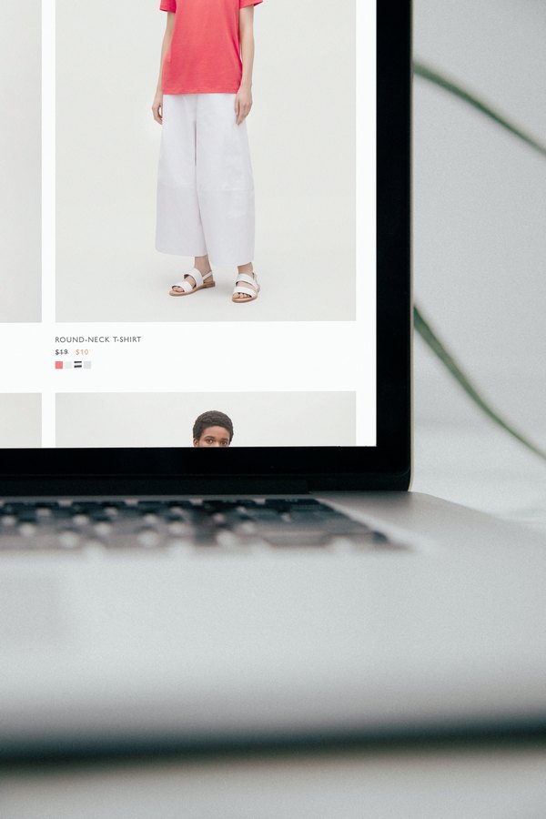 charles deluvio tcwNN4B9uWE unsplash