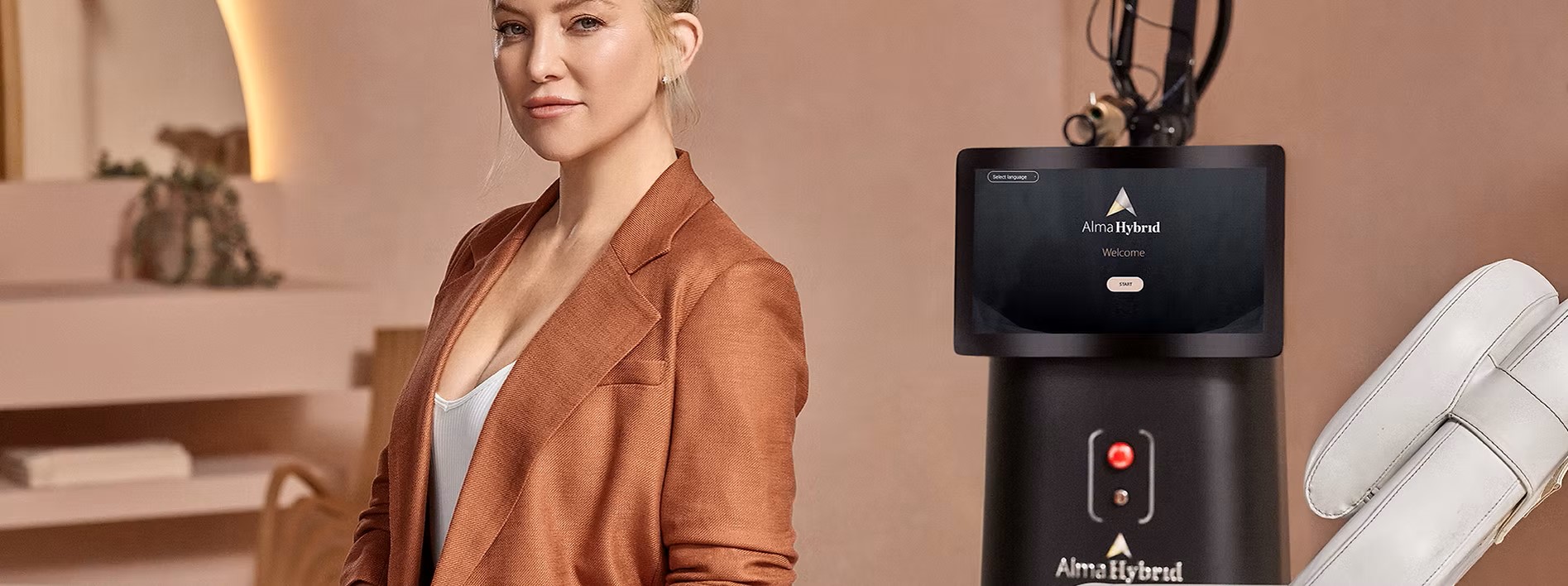 09 Alma Kate Hudson Hybrid Machine Hero 0247 V4