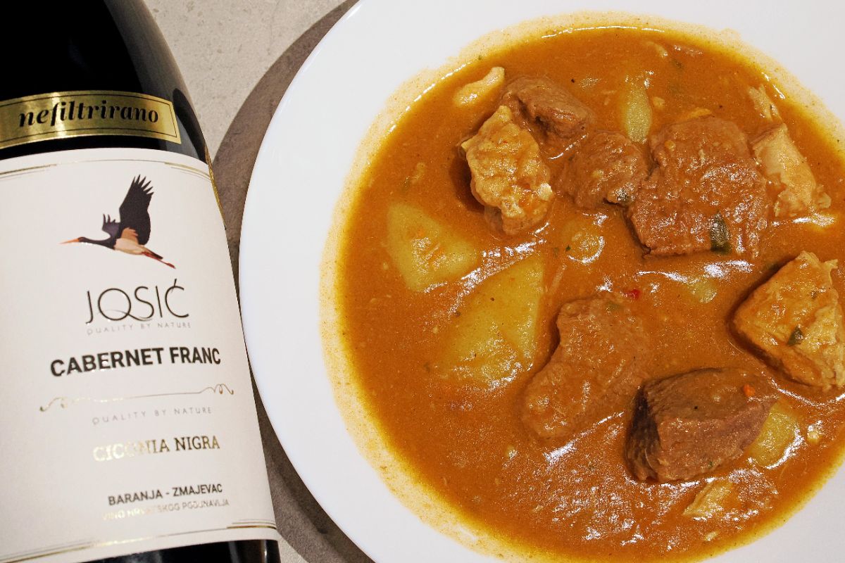 7.Josić Cabernet franc Vinski gulaš s krumpirom