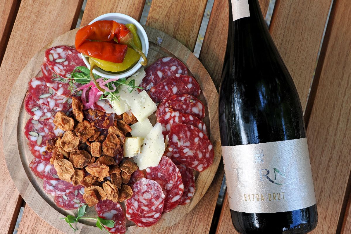 6 Klet Krško pjenušac Turn i Samoborske salame