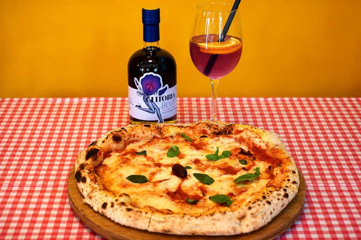 3 Gin Clitoria Blue Pizza Margherita