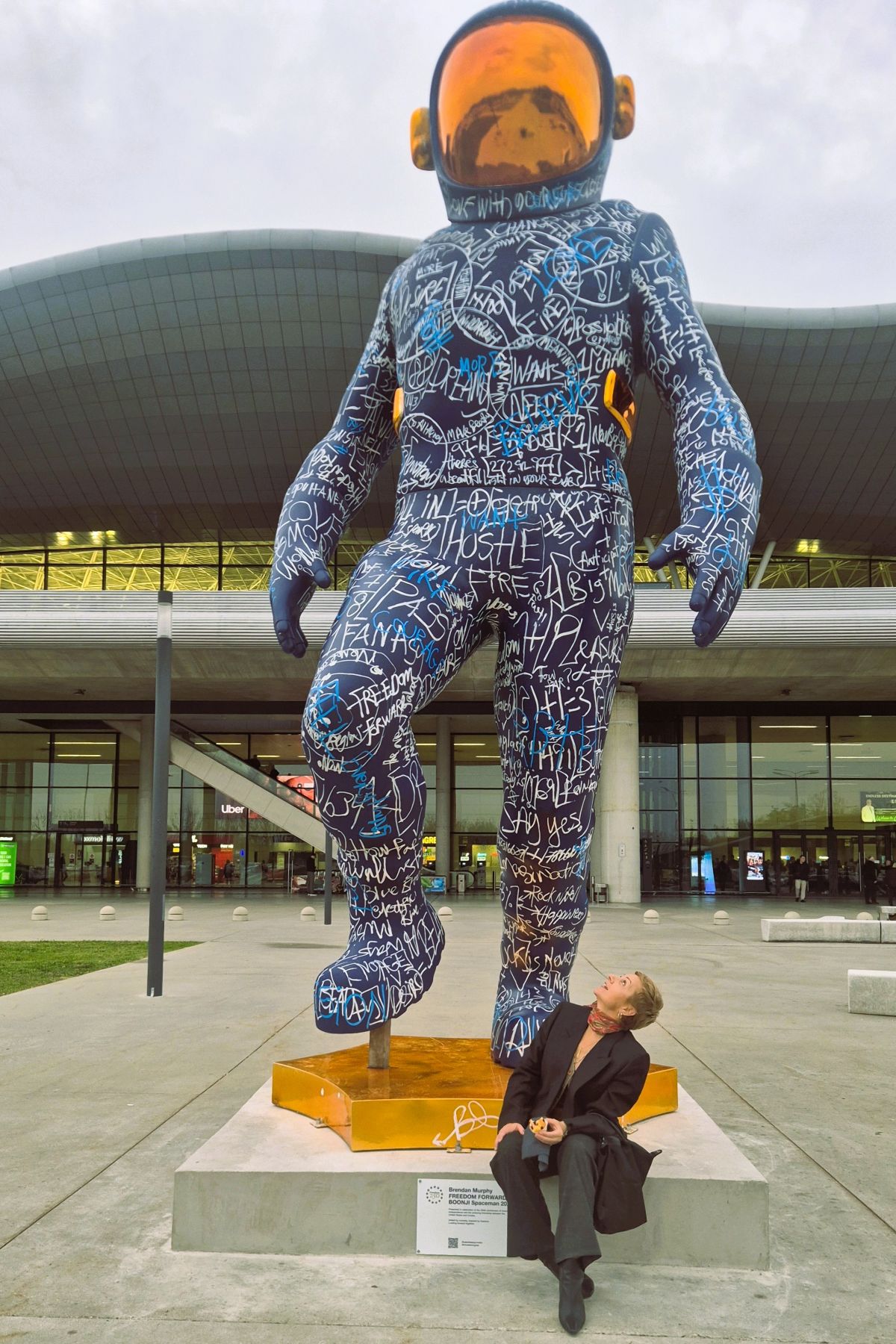 ARTIST BRENDAN MURPHY # Od monumentalnosti do značenja: kako Boonji Spaceman komunicira s prostorom i publikom