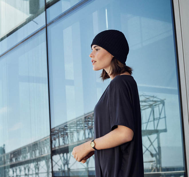 Avon Care kokos grupna s pozadinom cr