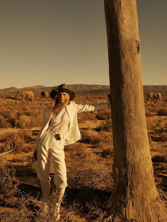 Anna Ewers Safari Editorial01