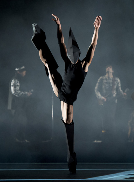 Dezeen Carbon-Life-costumes-by-Gareth-Pugh-2