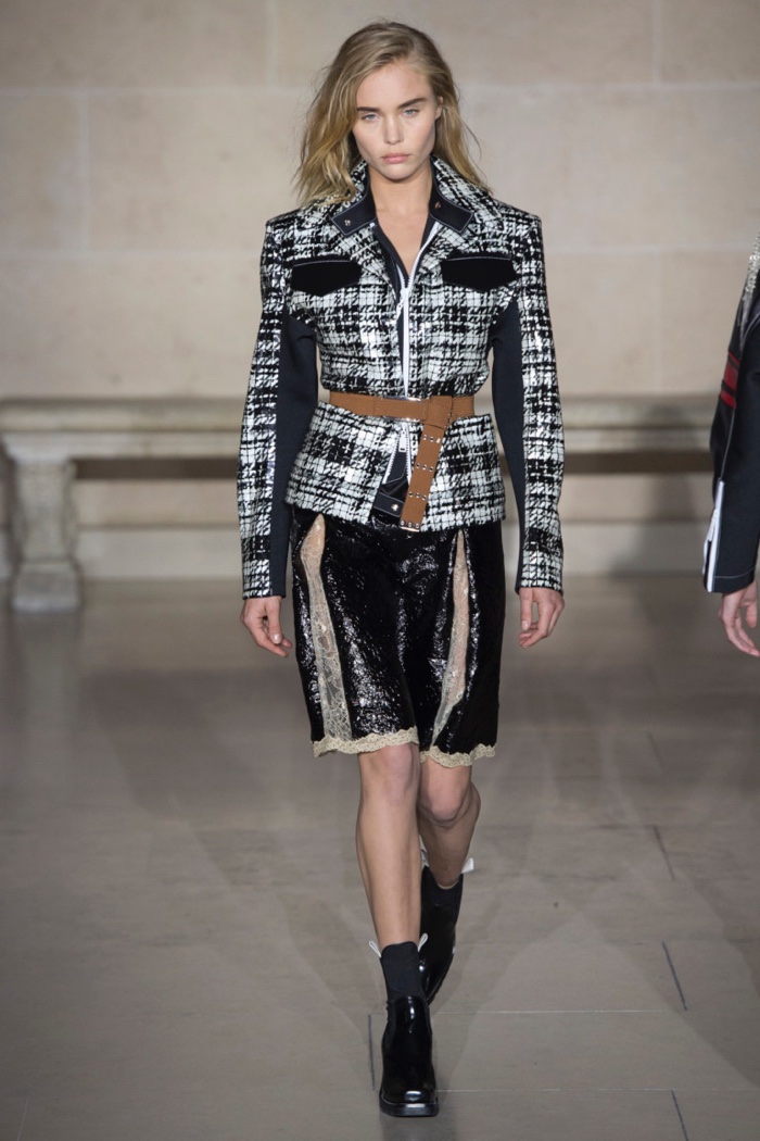 Louis Vuitton Fall Winter 2017 Runway01