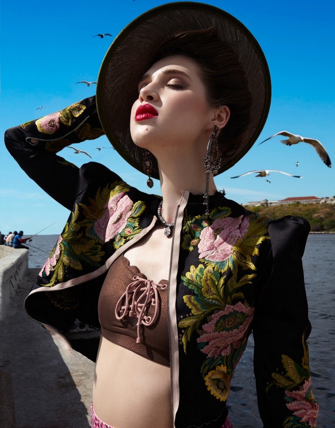 Anais Pouliot Vogue Taiwan June 2017 Editorial01