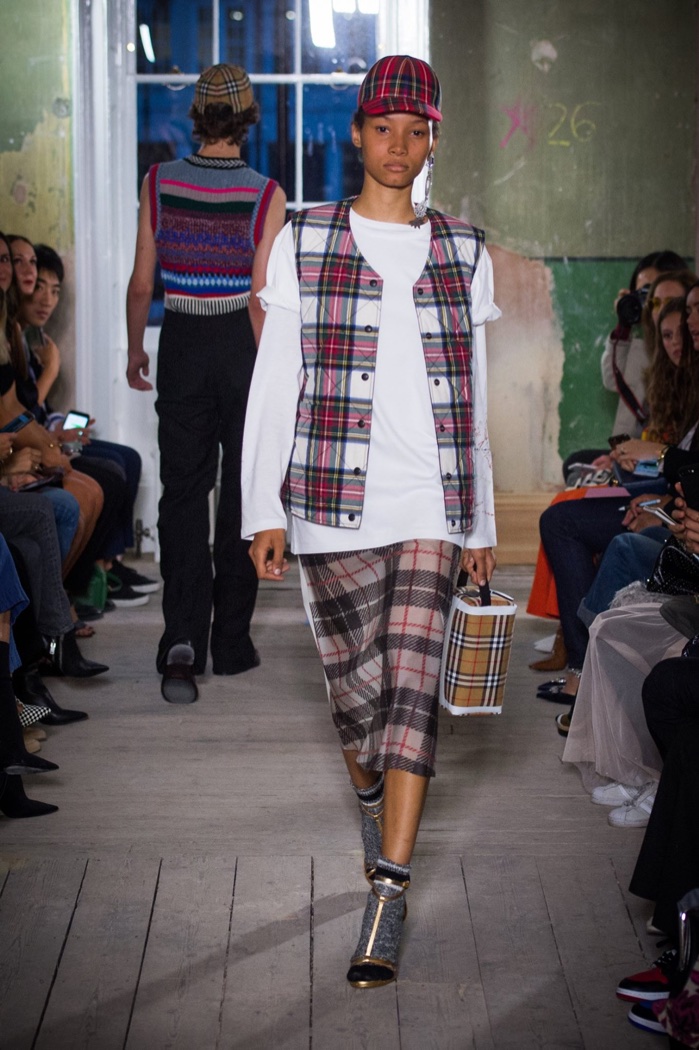 Burberry Fall Winter 2017 Runway06