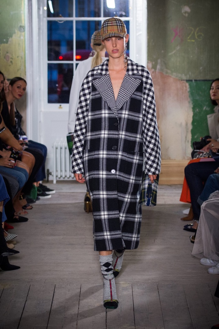 Burberry Fall Winter 2017 Runway06