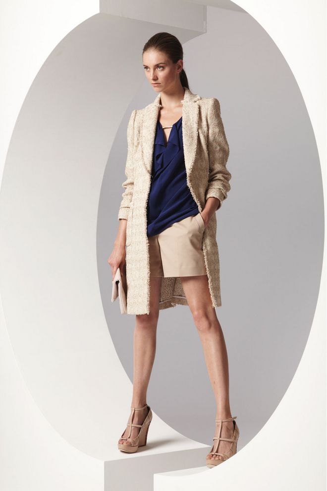 escada019.1366x2048