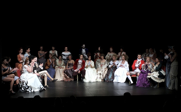 MODNI ORMAR 4 KOSTIMI ADU