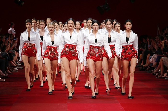 9 dolce-and-gabbana-summer-2015-women-fashion-show-runway-082