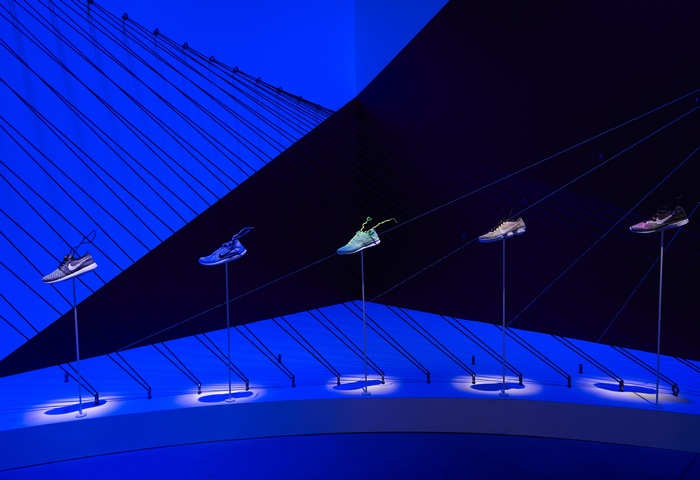 Nike-Women-Flyknit-Display original cr