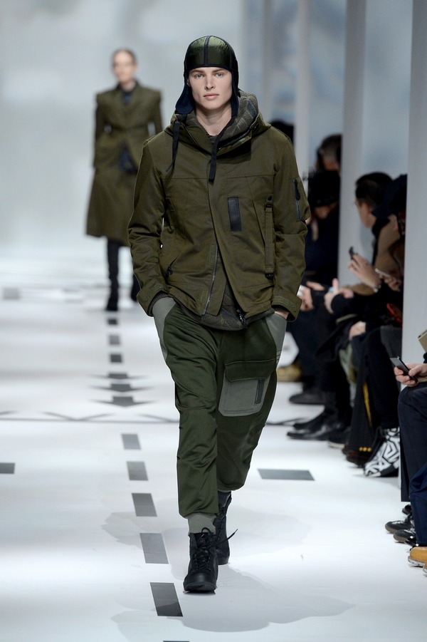 533437873FB00003 Y 3 Runway1