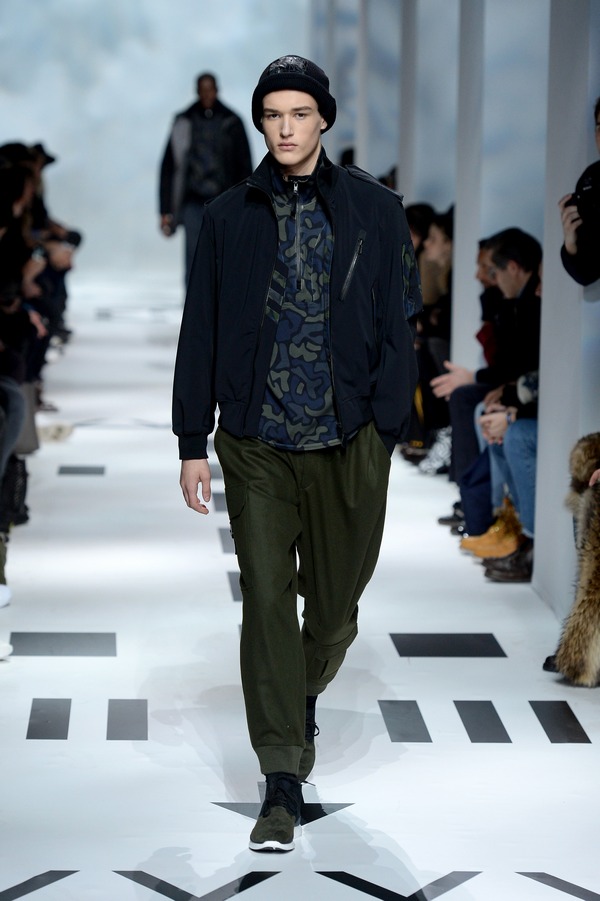 533437873FB00018 Y 3 Runway