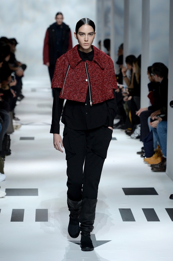533437873FB00021 Y 3 Runway1