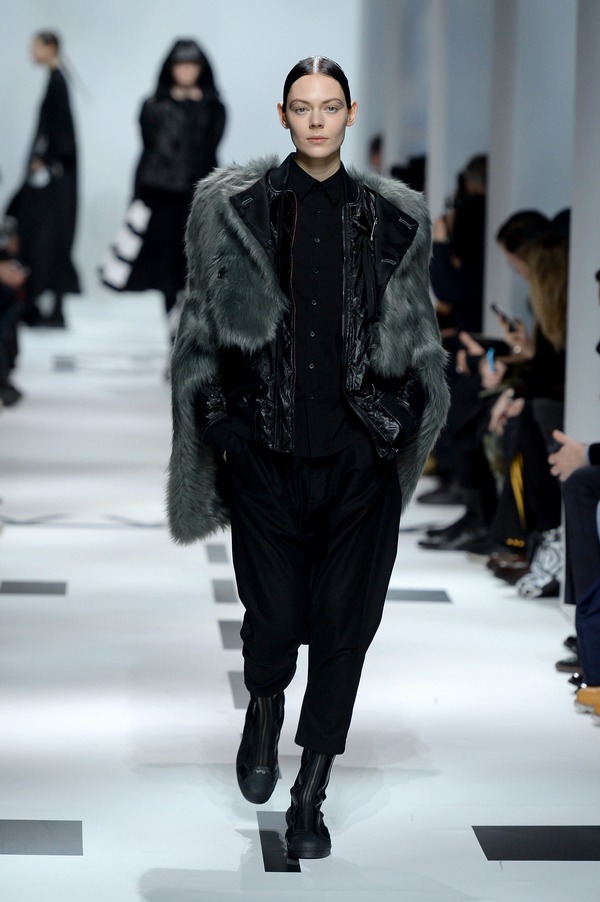 533437873FB00062 Y 3 Runway