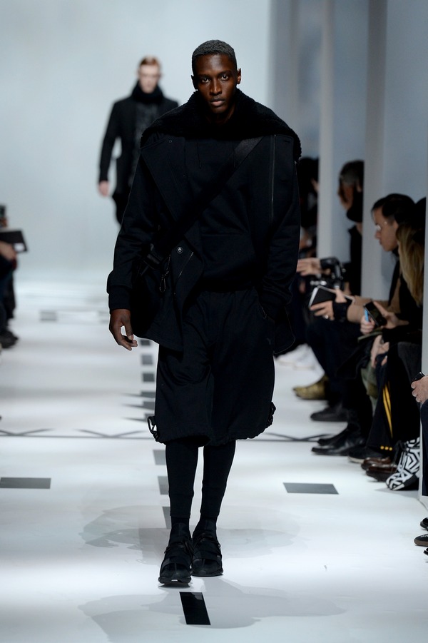 533437873FB00064 Y 3 Runway