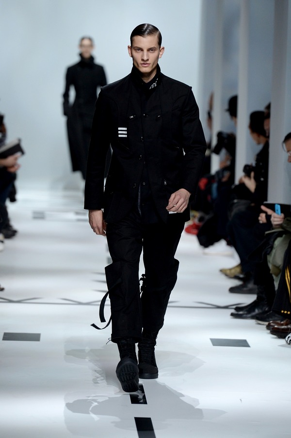 533437873FB00073 Y 3 Runway