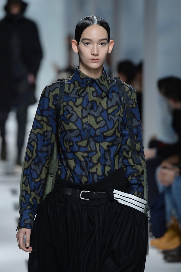 533437873FB00077 Y 3 Runway