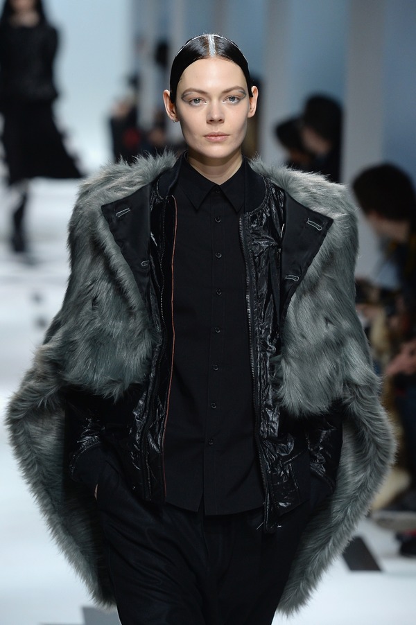 533437873FB00087 Y 3 Runway