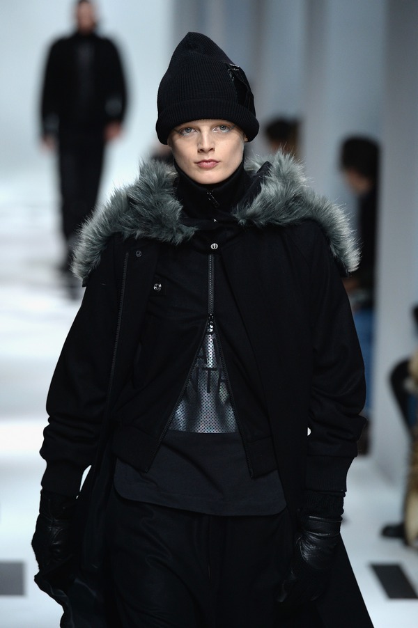 533437873FB00088 Y 3 Runway
