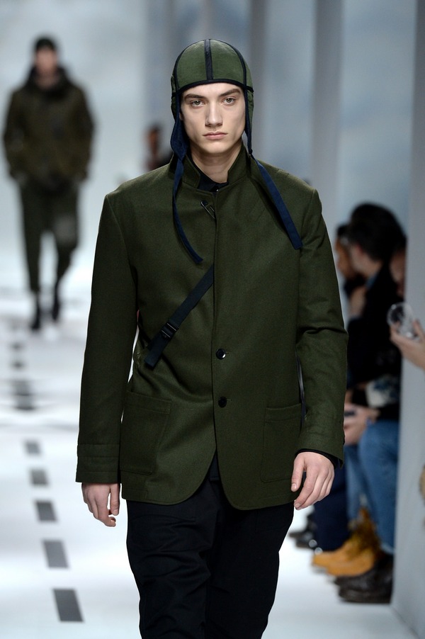 533437873FB00092 Y 3 Runway