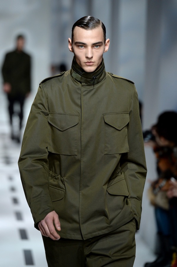533437873FB00093 Y 3 Runway