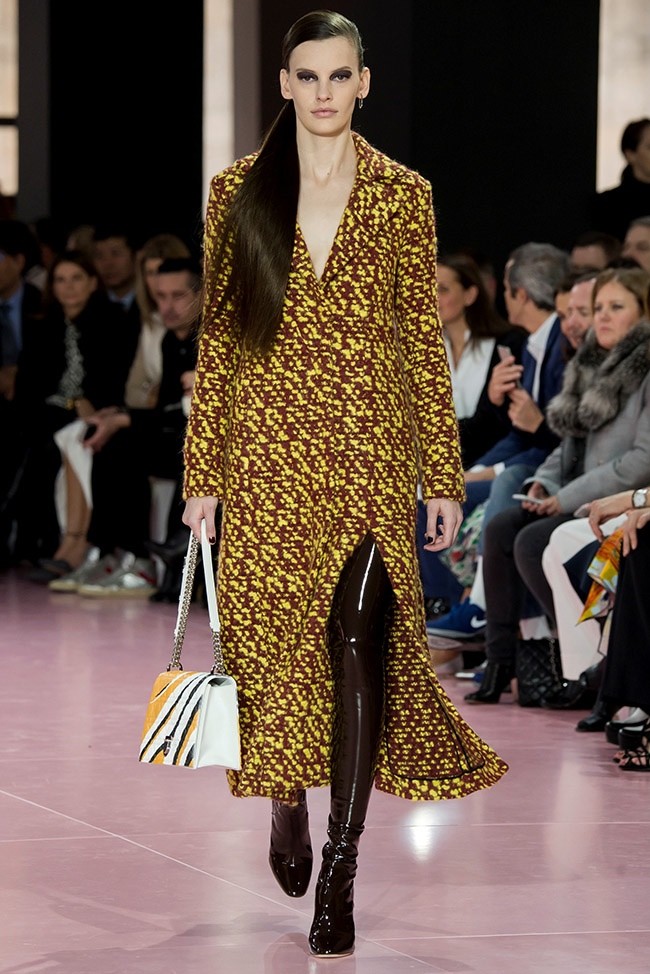 dior-fall-winter-2015-runway44