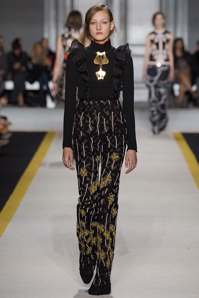 giambattista-valli-fall-winter-2015-runway38