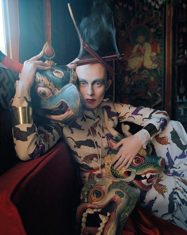 karen-elson-tim-walker-british-vogue-may-2015-09