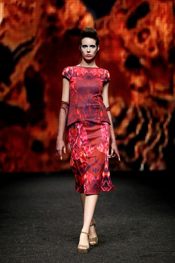 JELENA HOLEC 12