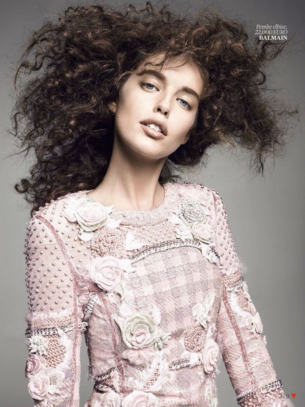 emily-didonato-by-terry-tsiolis-for-vogue-turkey-january-2014-2