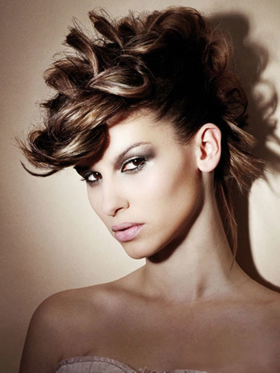 unique-hairstyles-mohawk-style-558x743