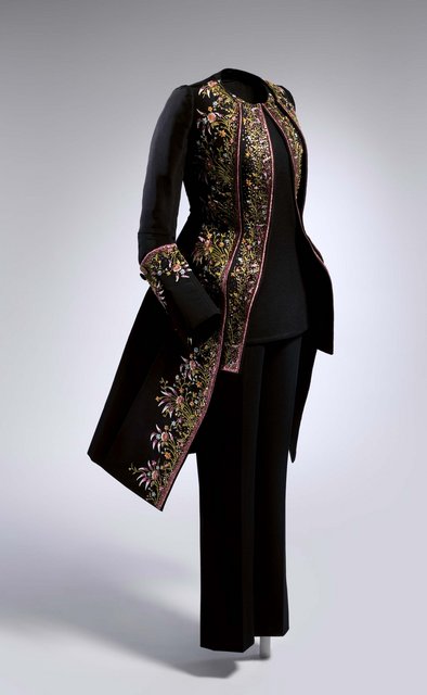 03-ensemble-raf-simons-for-house-of-dior-autumn-2014