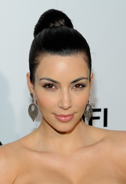 kim-kardashian-hair-bun-082410-8