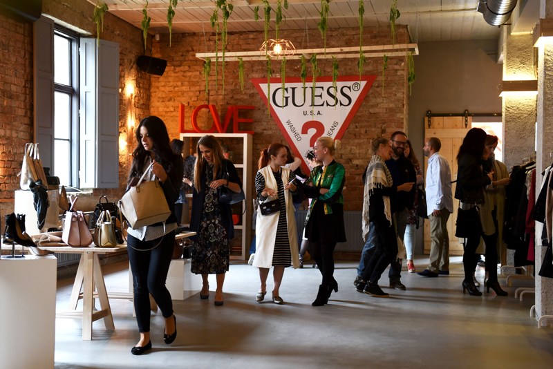 GUESS 28