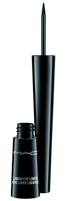 MAC HelmutNewton LiquidEyeLiner BootBlack 300dpiCMYK 1 cr