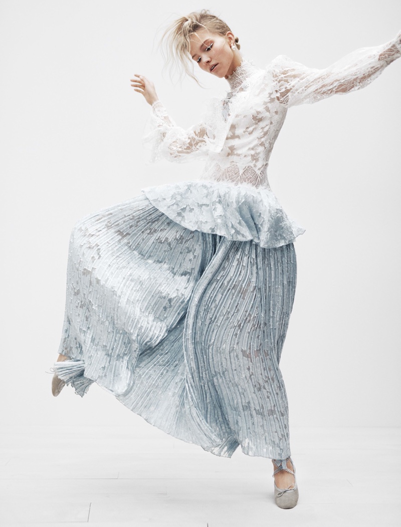Sasha-Luss-Vogue-Japan-2016-Editorial04