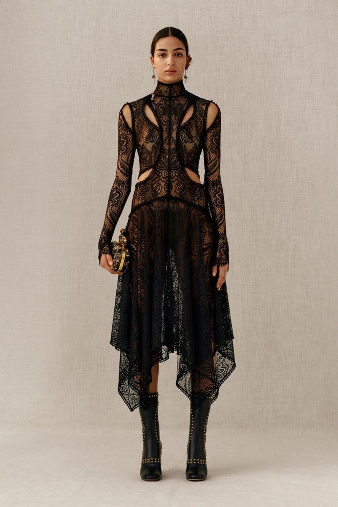 00001 alexander mcqueen vogue pre fall 2018 pr
