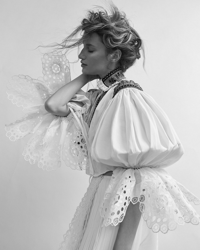 Harpers Bazaar Czech October 2018 Linda Vojtova Andreas Ortner 1