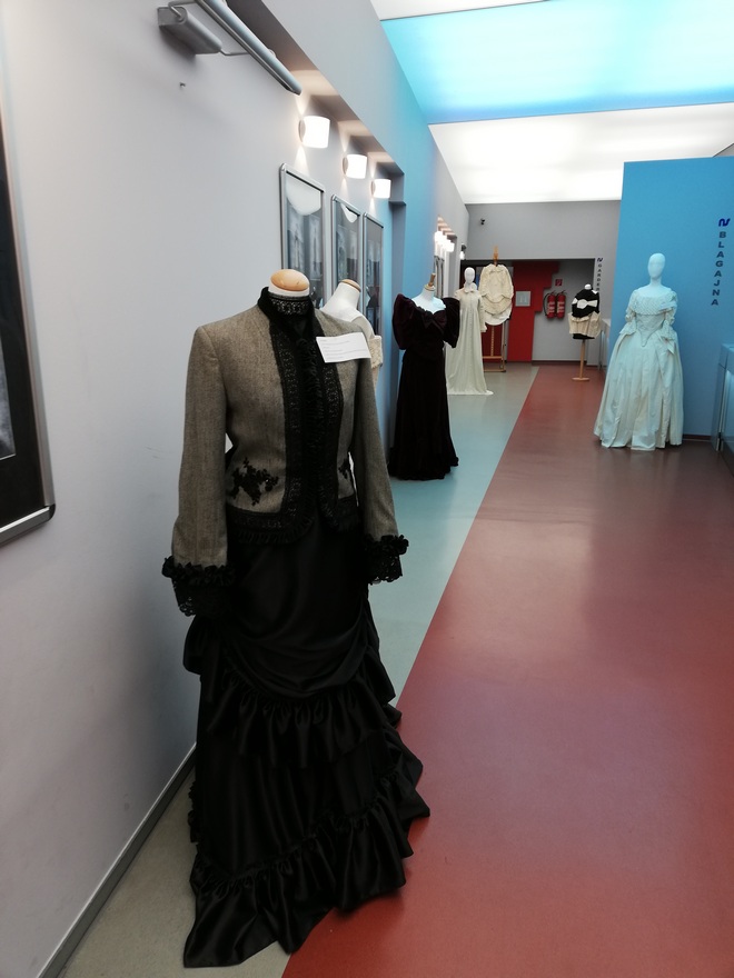 426px jane avril by toulouse lautrec