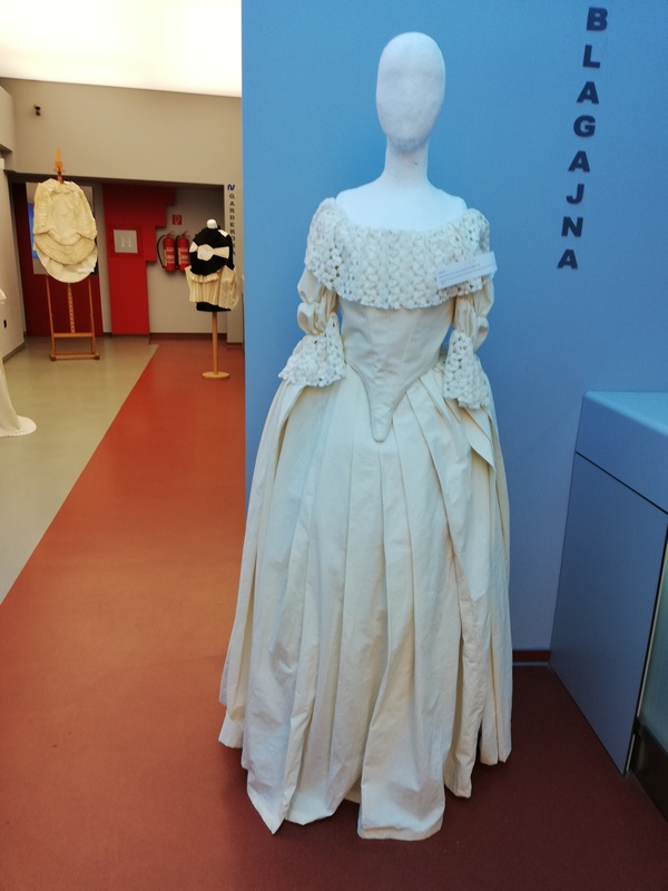 426px jane avril by toulouse lautrec