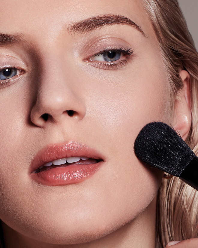 Crème Puff application still 367 4 5