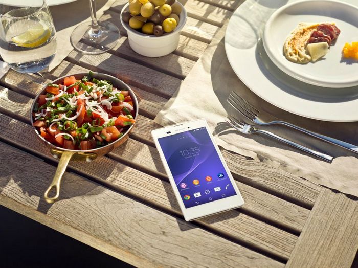 11 Xperia T3 Lifestyle Dinner-72dpi