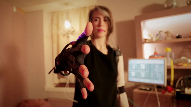 imogen-heap-gesture 644