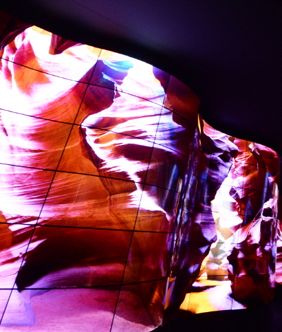 LG OLED Canyon 1