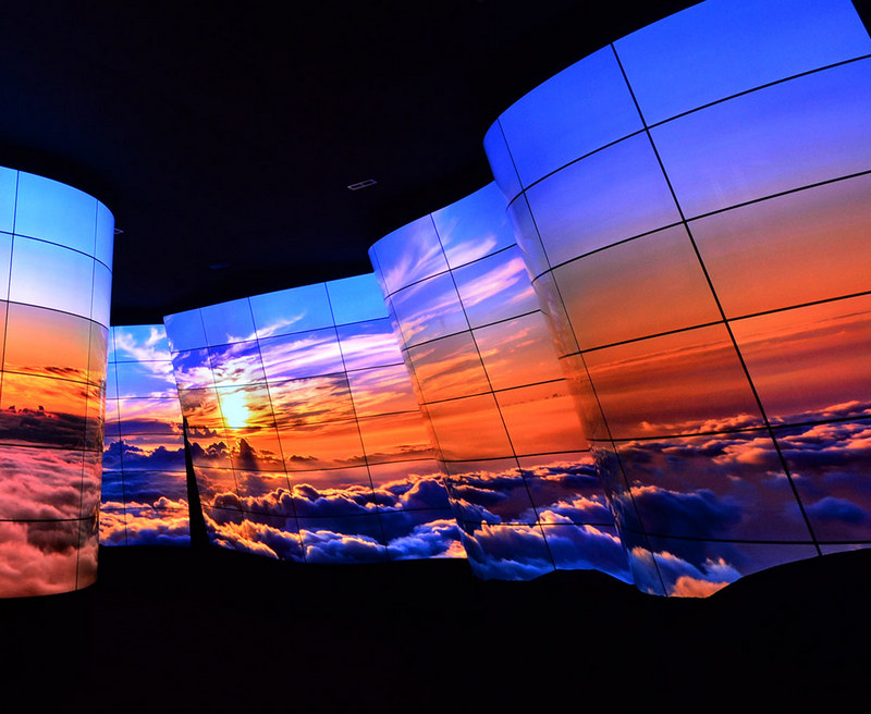 LG OLED Canyon 1